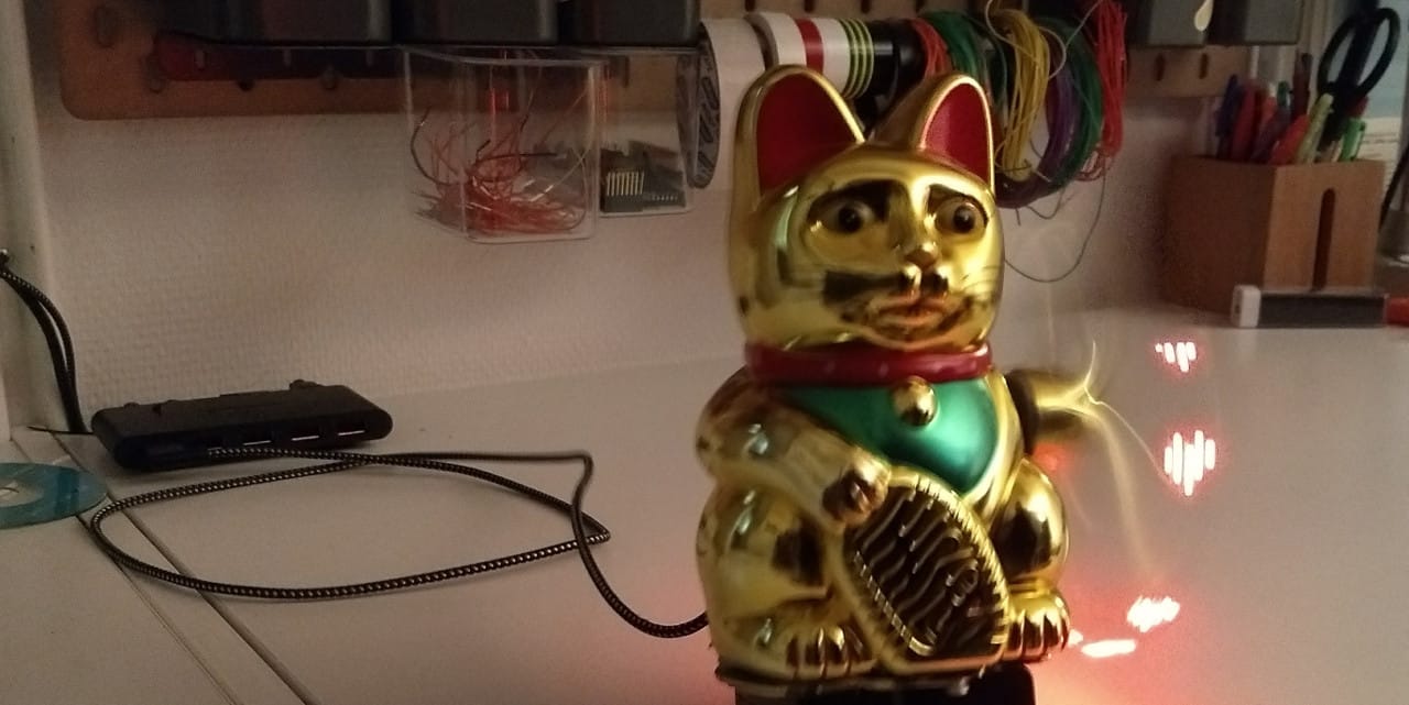 Turning a Lucky Cat into a Persistence of Vision display